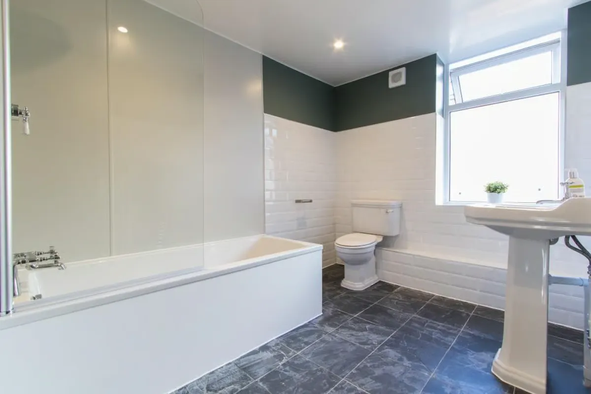 BATHROOM BATHROOM