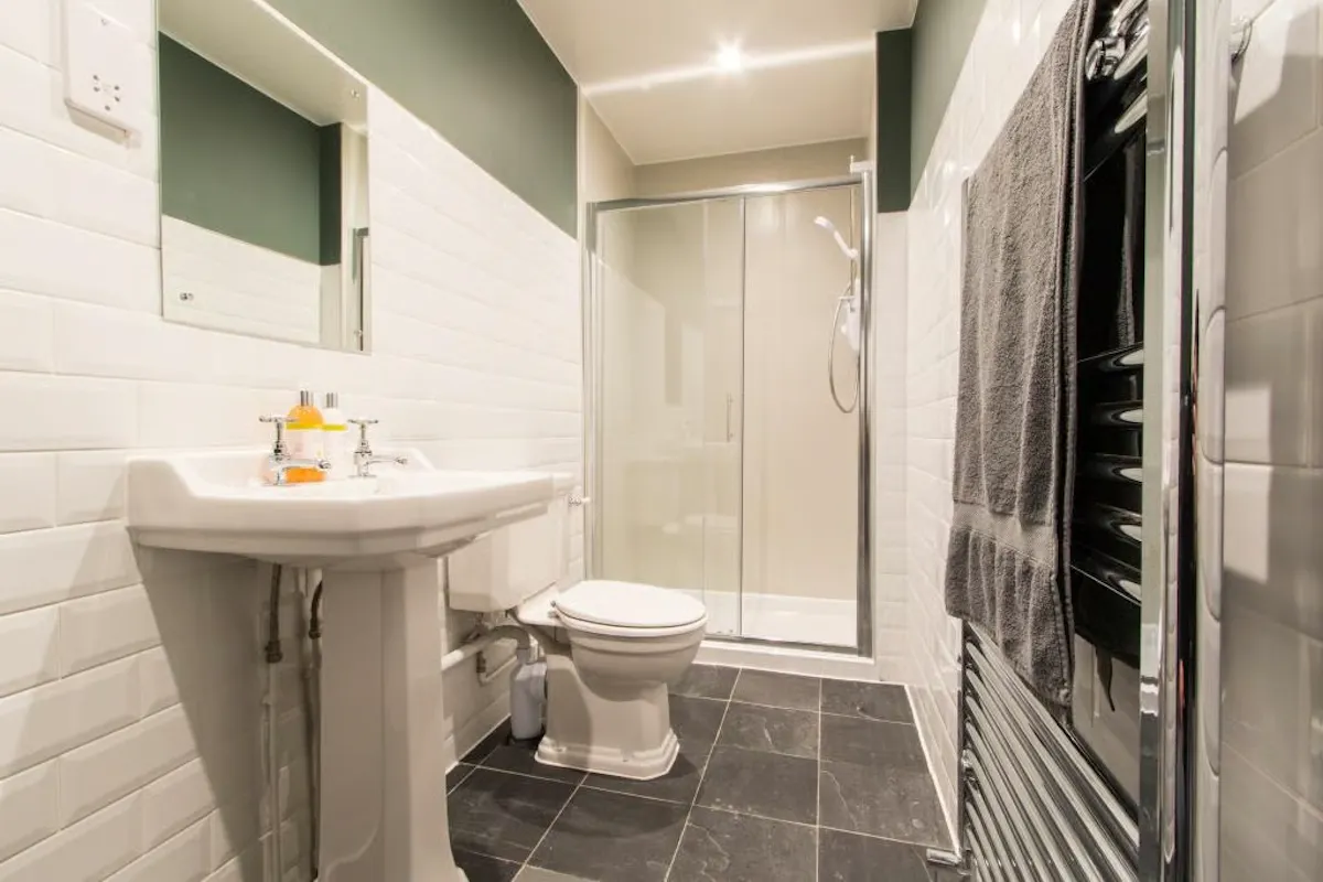 BATHROOM BATHROOM