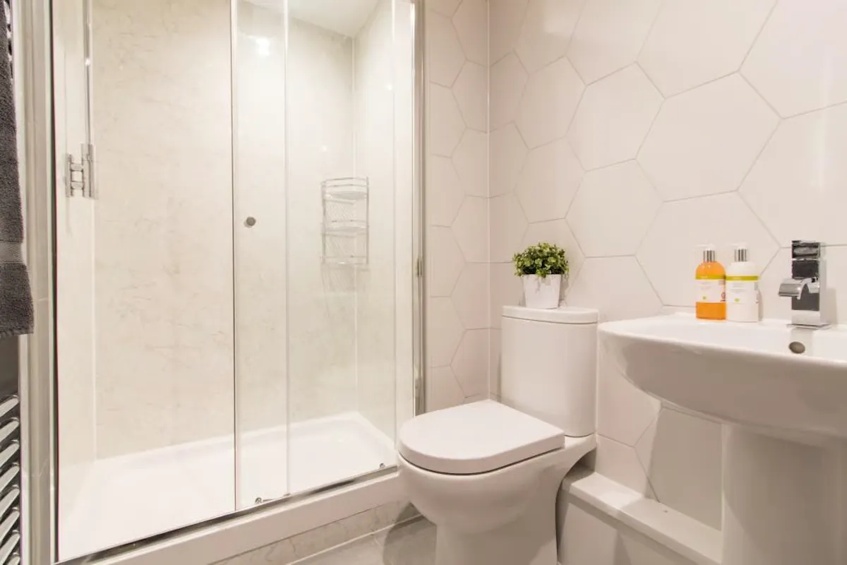 BATHROOM BATHROOM