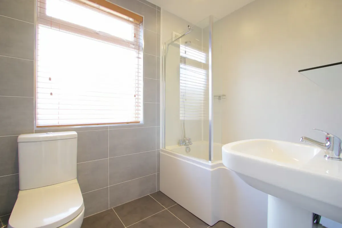 BATHROOM BATHROOM
