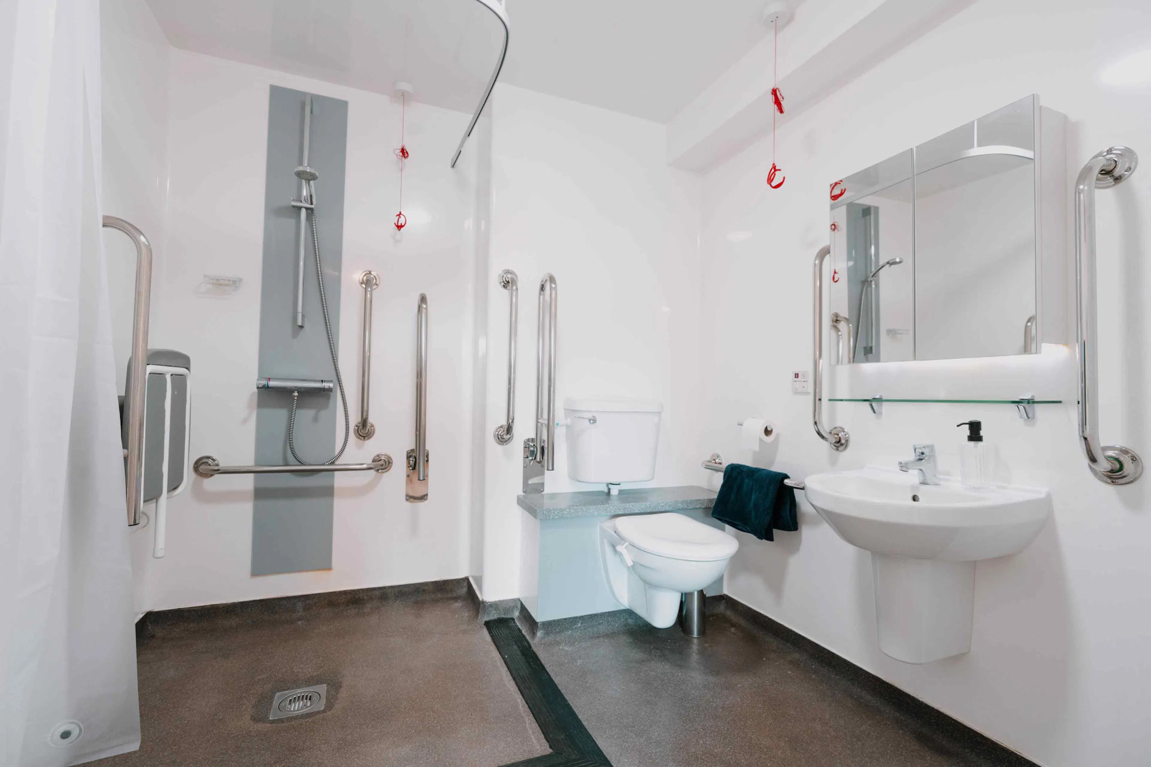 Classic Accessible Studio BATHROOM 4