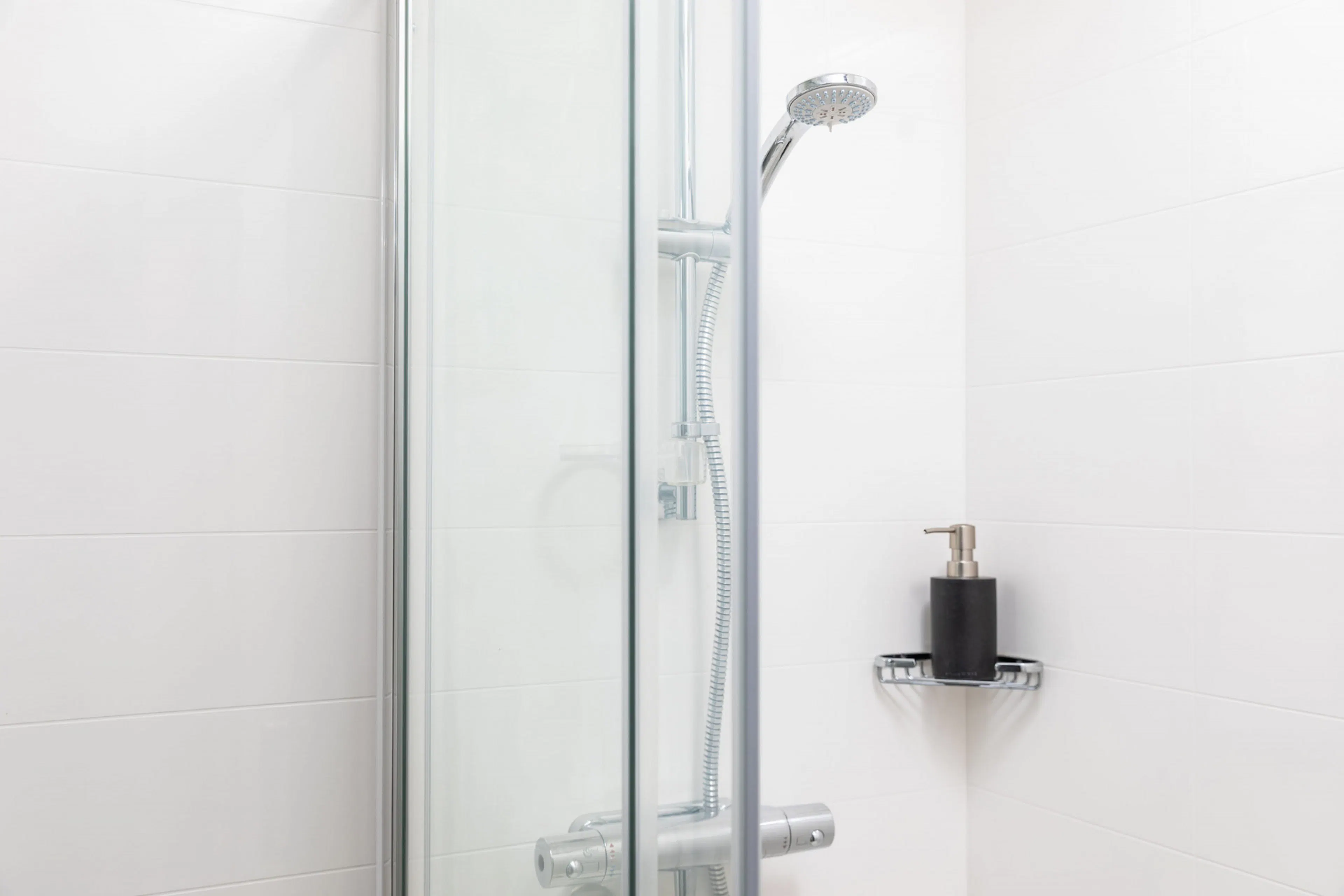 Classic Ensuite BATHROOM 3