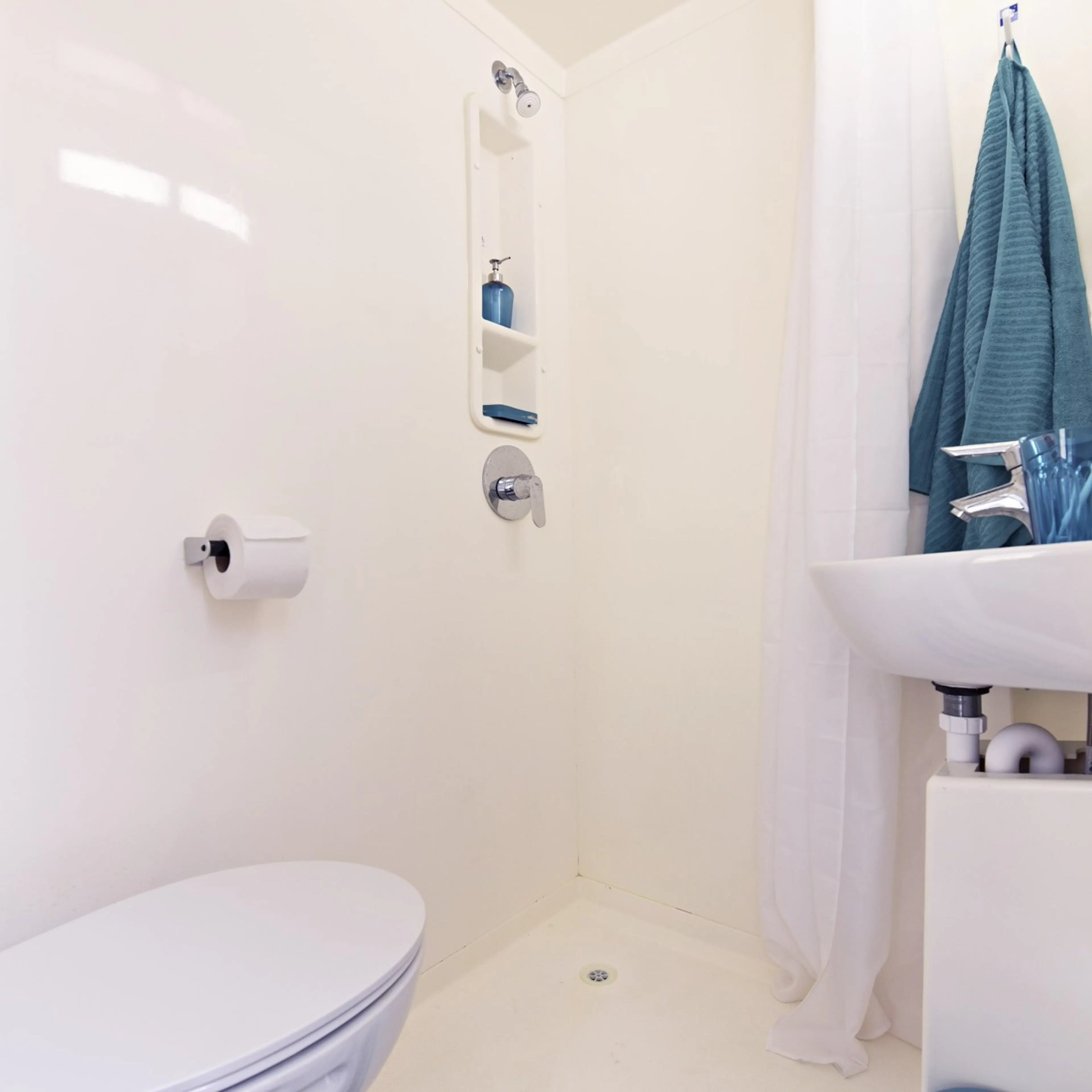 Ensuite BATHROOM 4