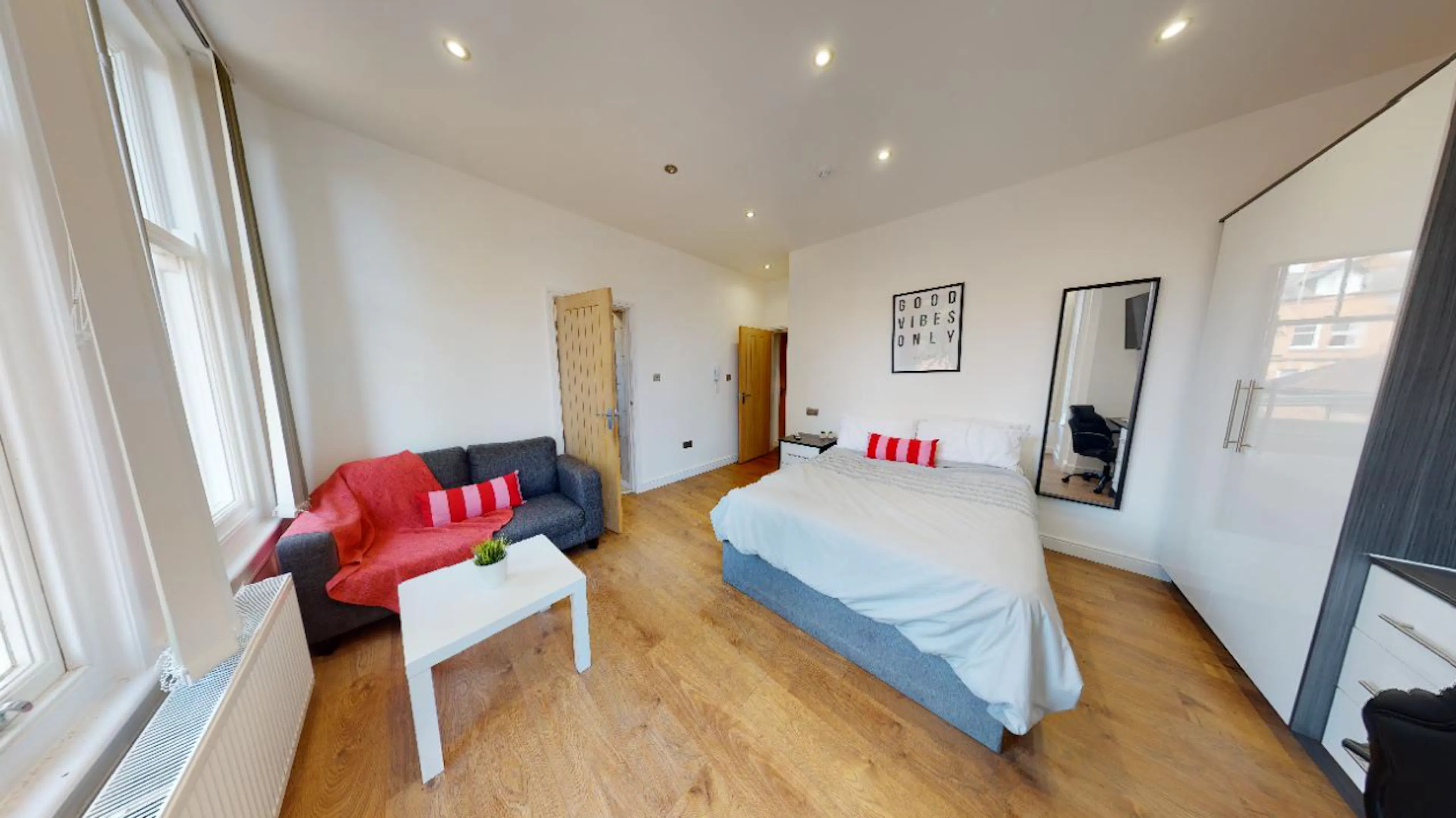 Studio Tier 2 ROOM 4