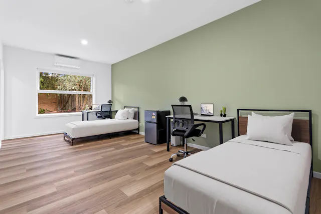 Twin En-Suite room image 1
