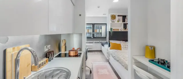 Twin Studio Shared Upper room image 1