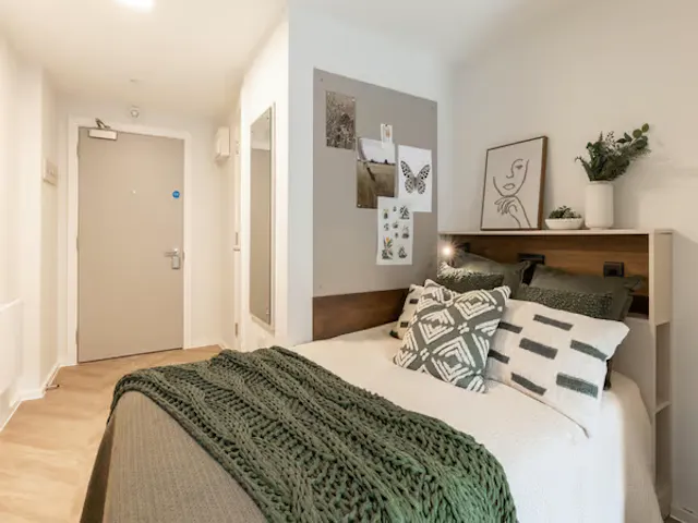 Silver Studio room image 1
