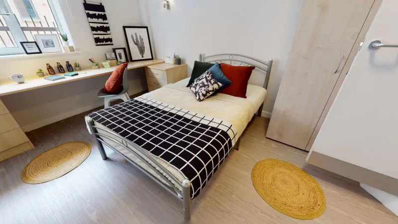 Silver En Suite