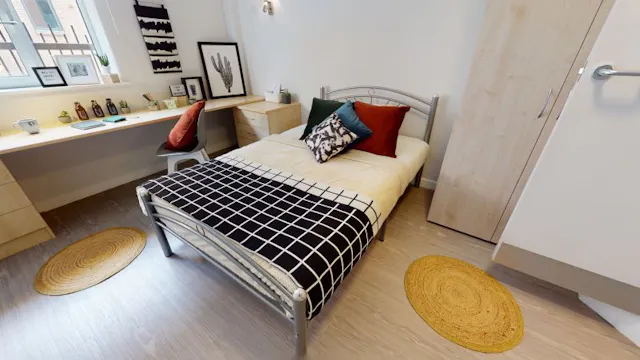 Silver En Suite room image 2