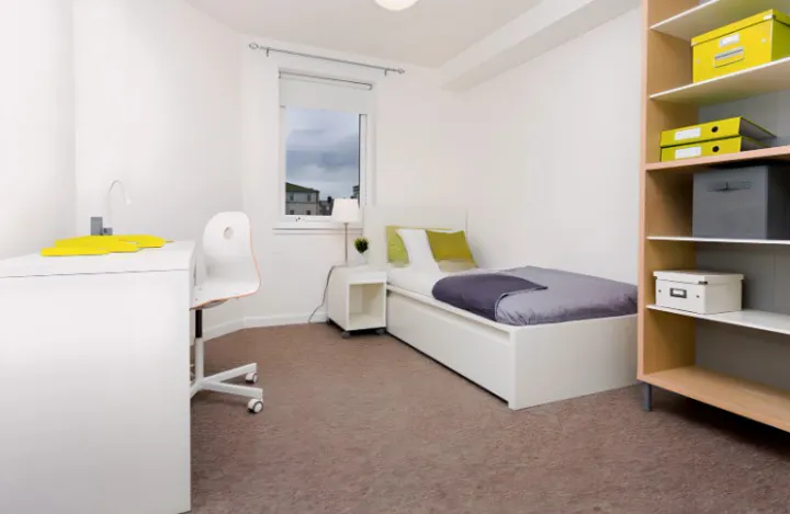 Standard - 3 Bed Flat