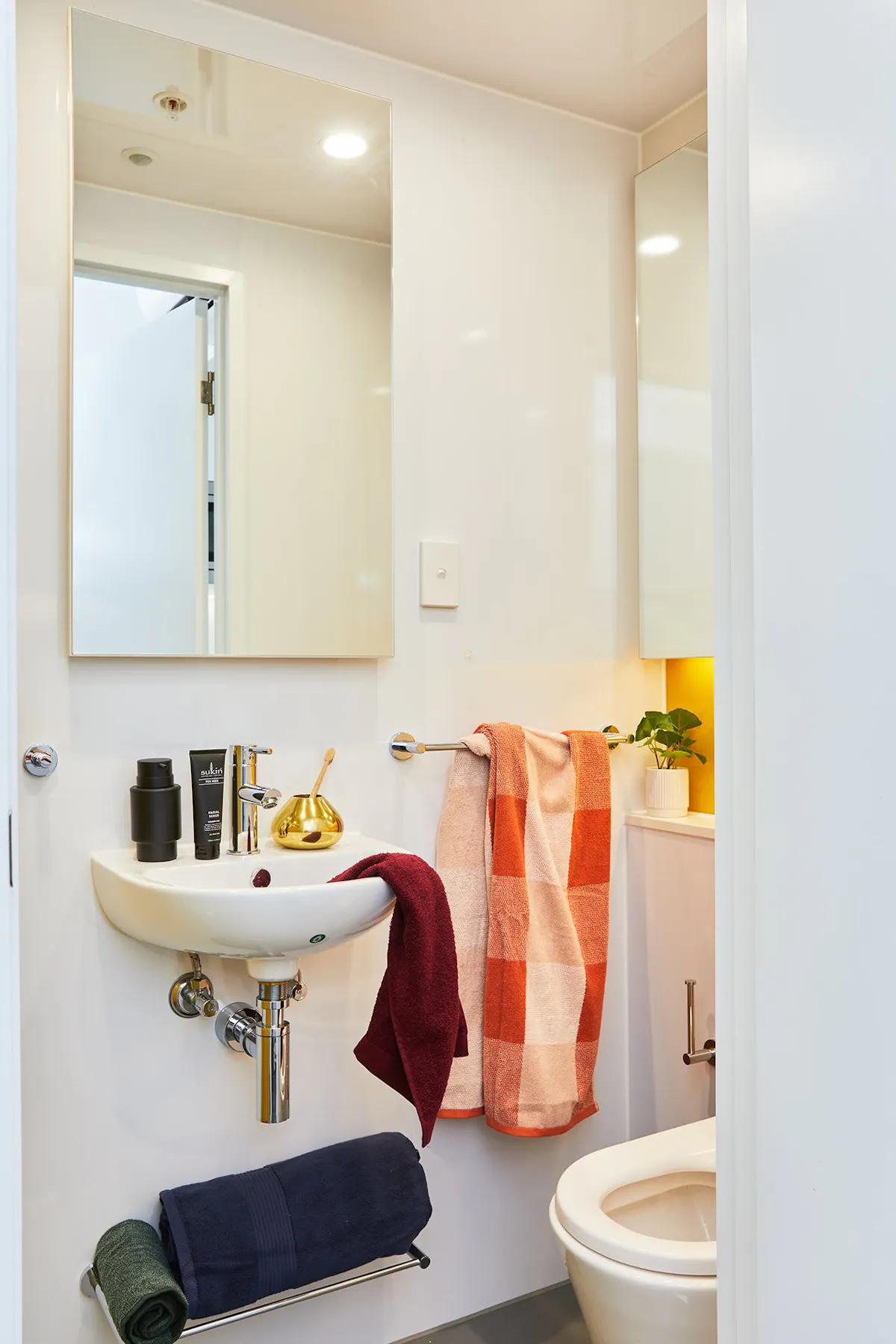 Ultra Studio BATHROOM