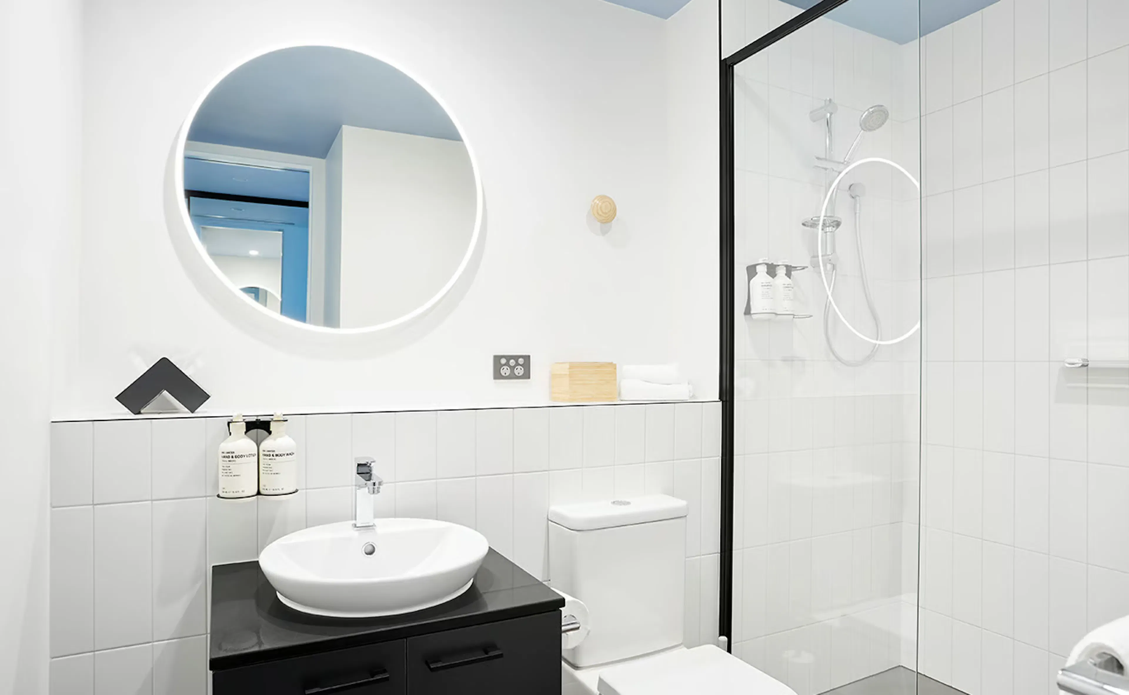 Large Studio Suite BATHROOM 2
