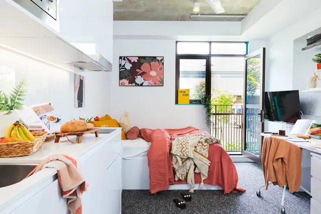Signature Studio Plus room image 1