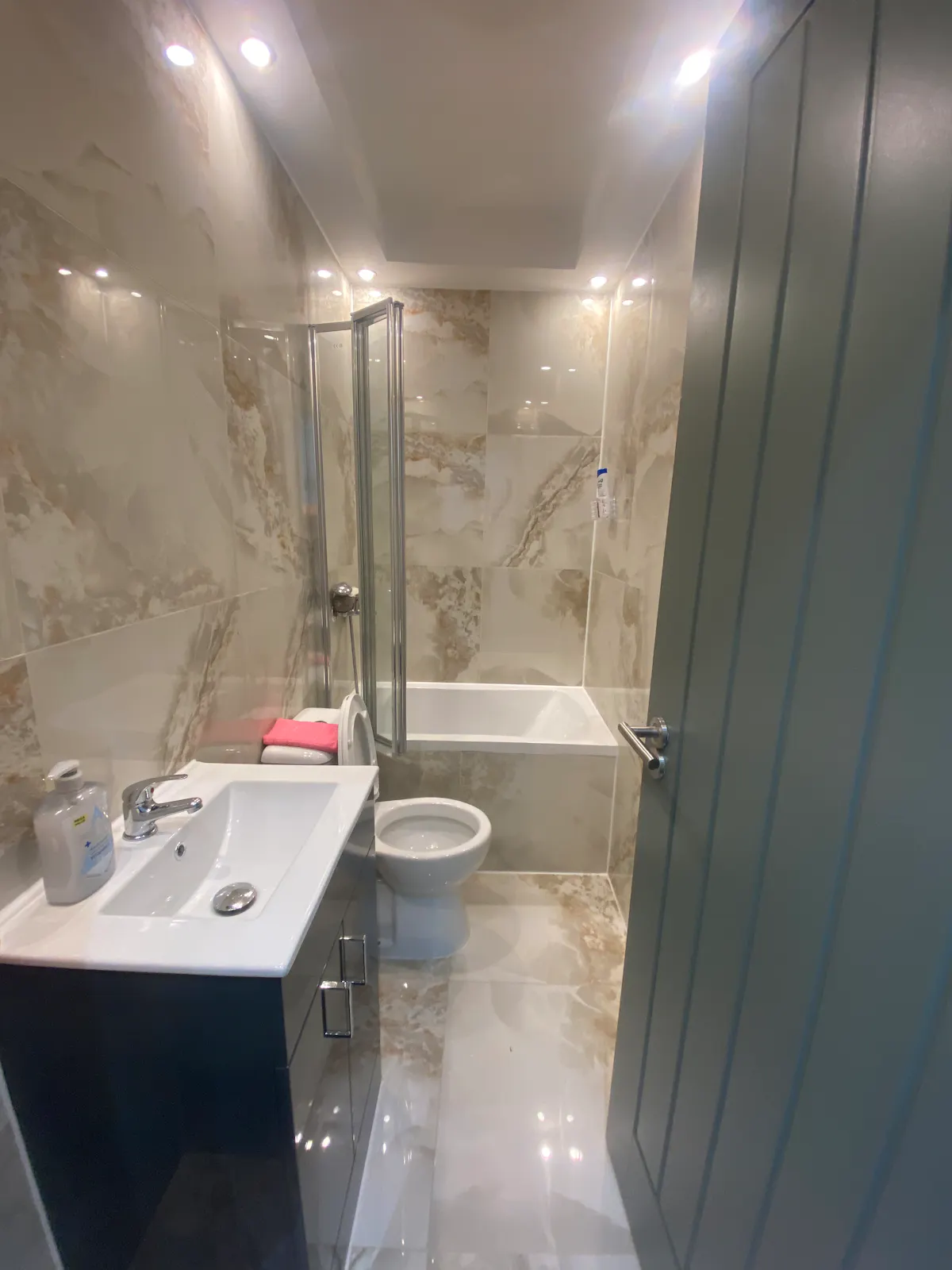 Double BATHROOM