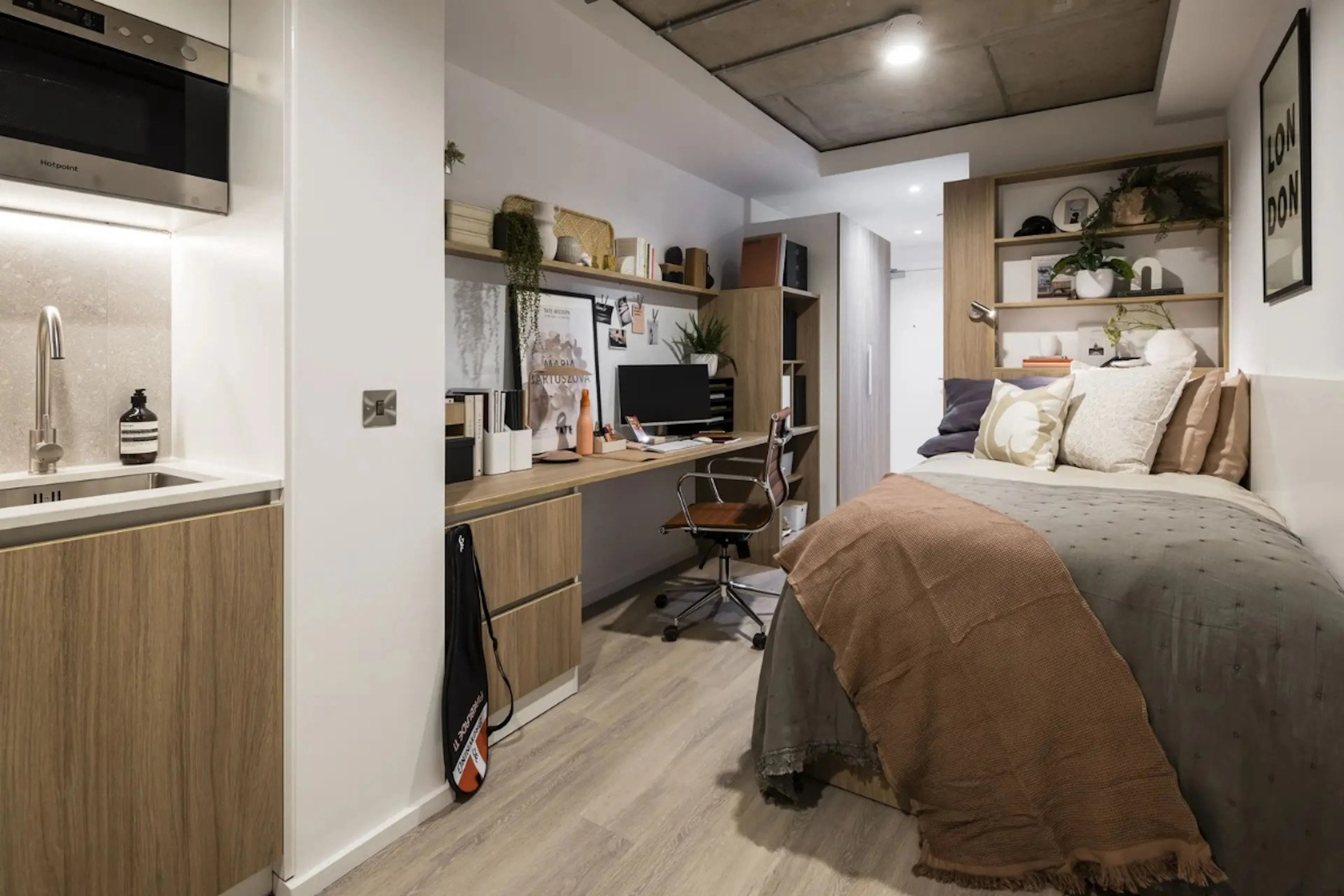 Silver Studio Mid Level ROOM 4