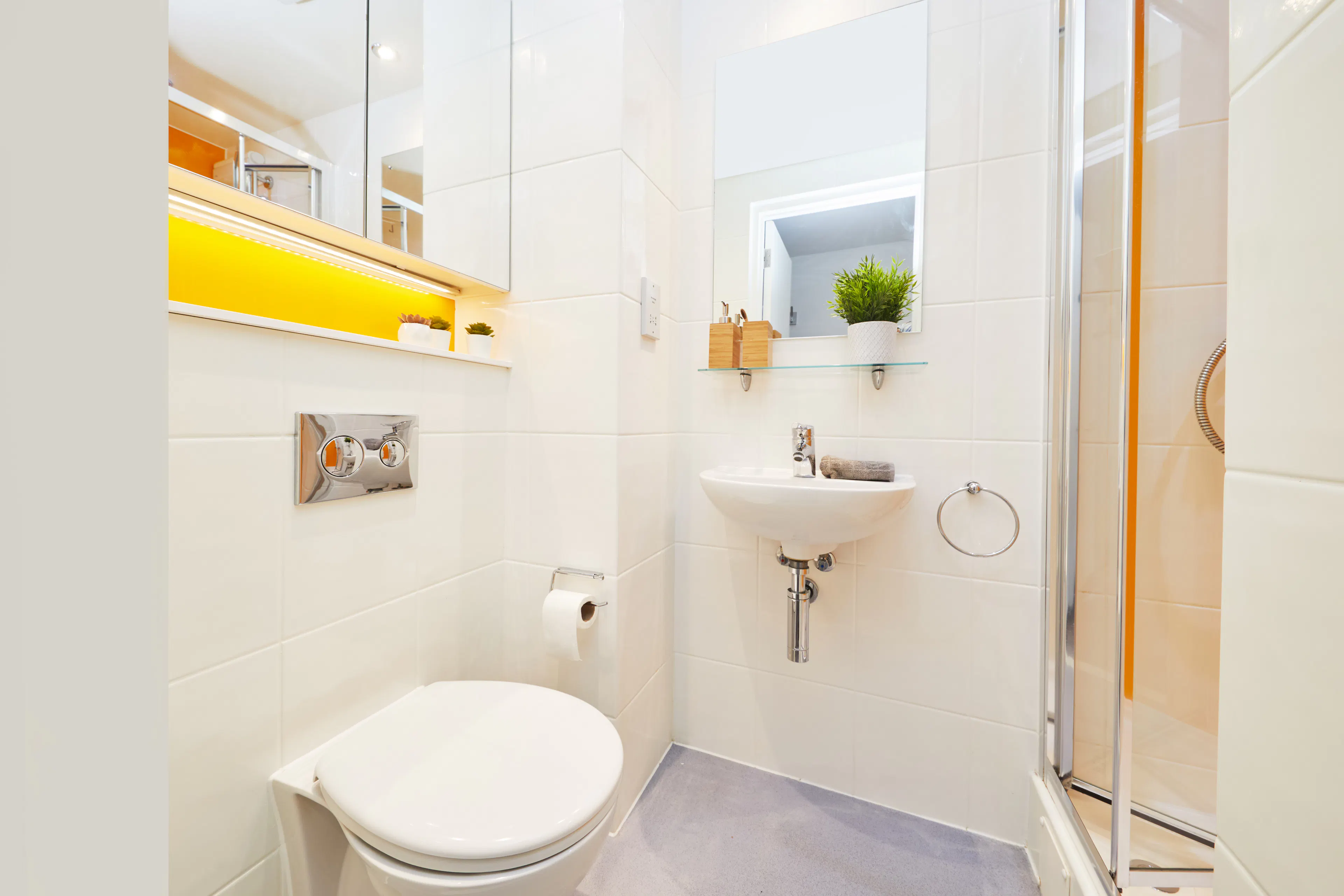 Classic Ensuite BATHROOM 2