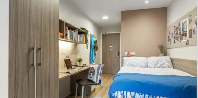 Ensuite with Wet Room room image 1
