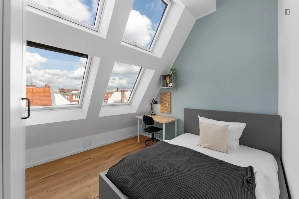 ROOM ROOM