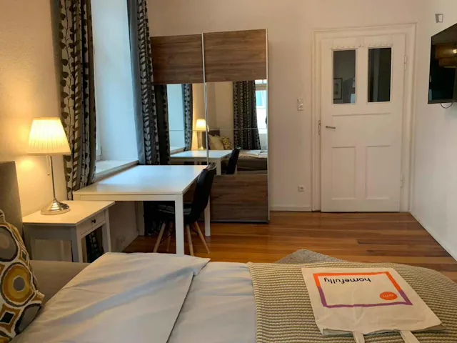 Cozy single bedroom in a 2 bedroom apartment in Obergiesing room image 3