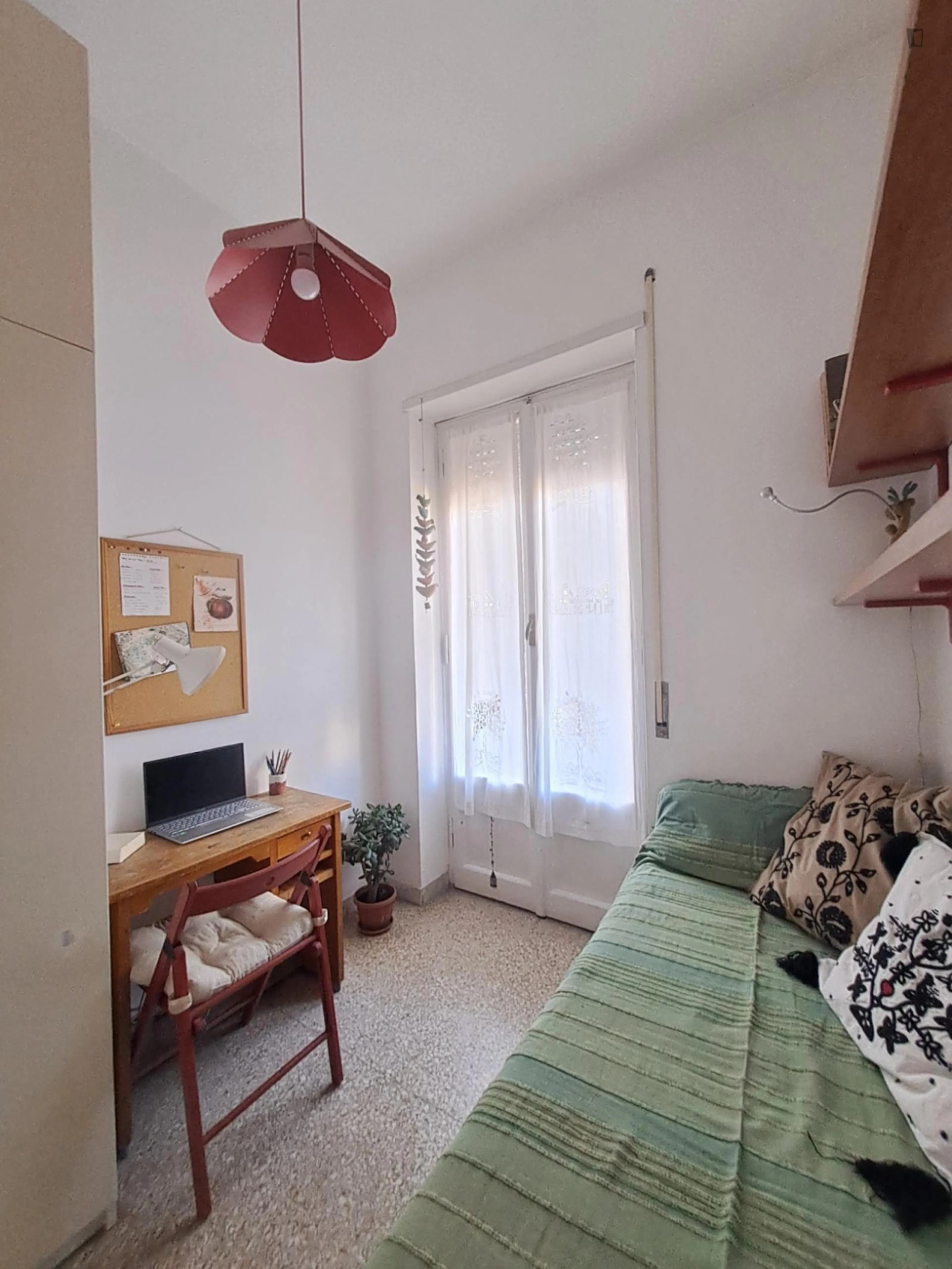 Cosy Single Bedroom ROOM 2
