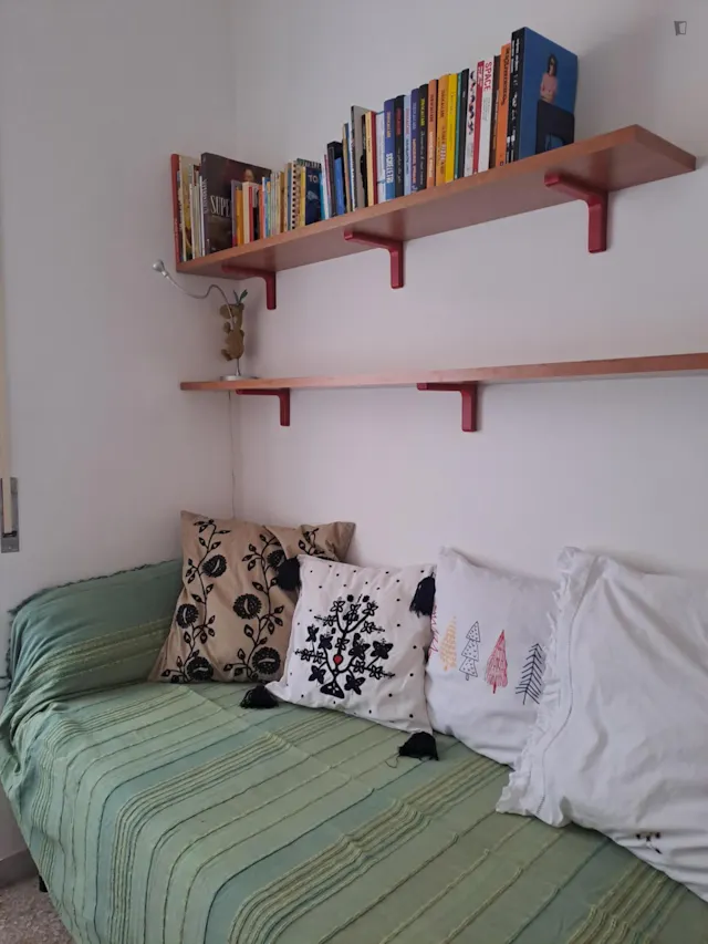 Cosy Single Bedroom room image 4
