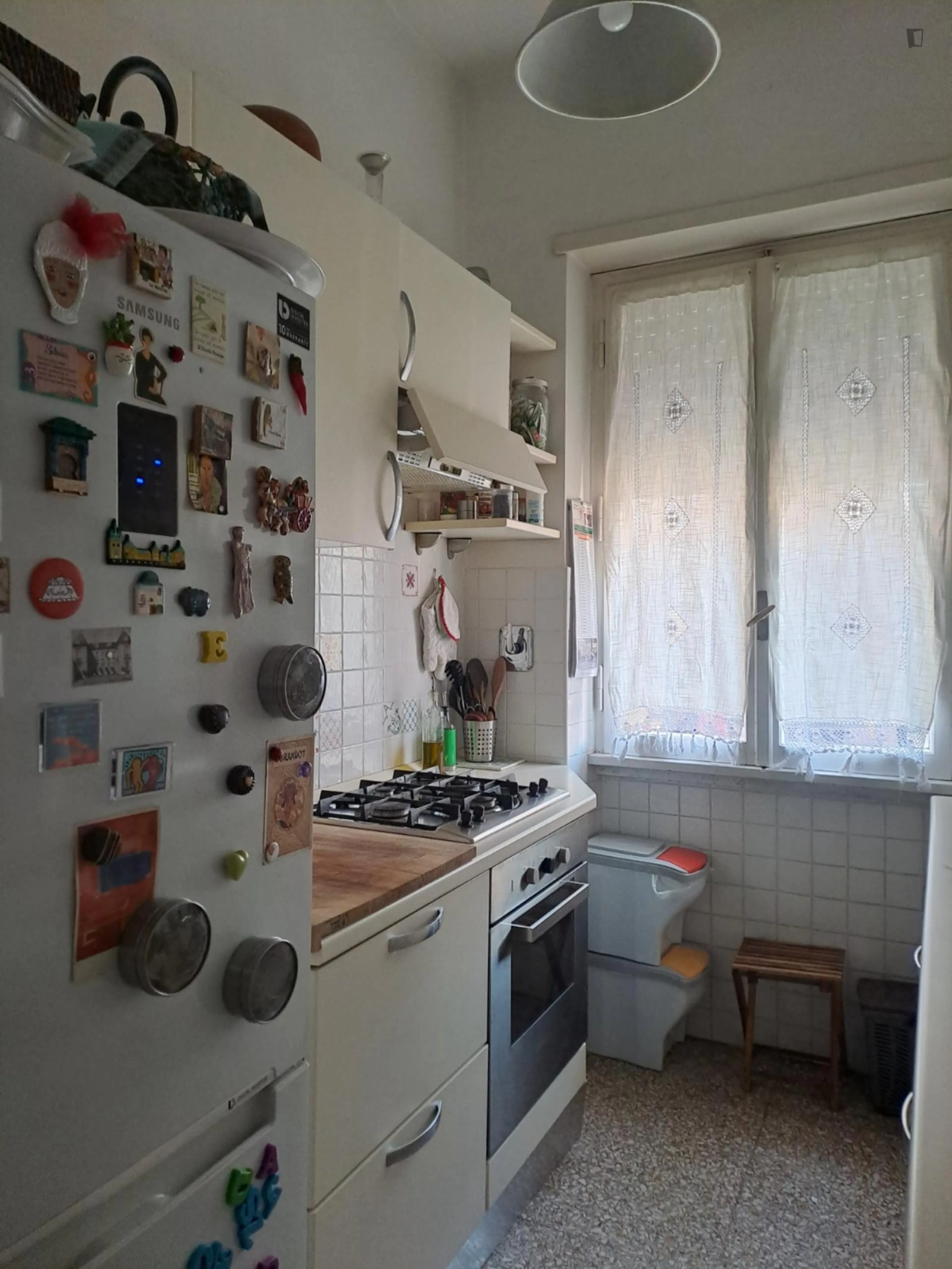 Cosy Single Bedroom KITCHEN 4