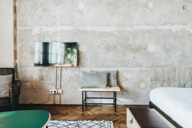 Great studio right next to U Frankfurter Tor metro station room image 1