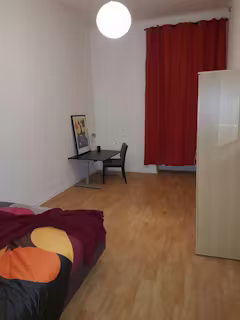 bed-in-a-comfy-twin-bedroom-in-neukolln-berlin-ROOM