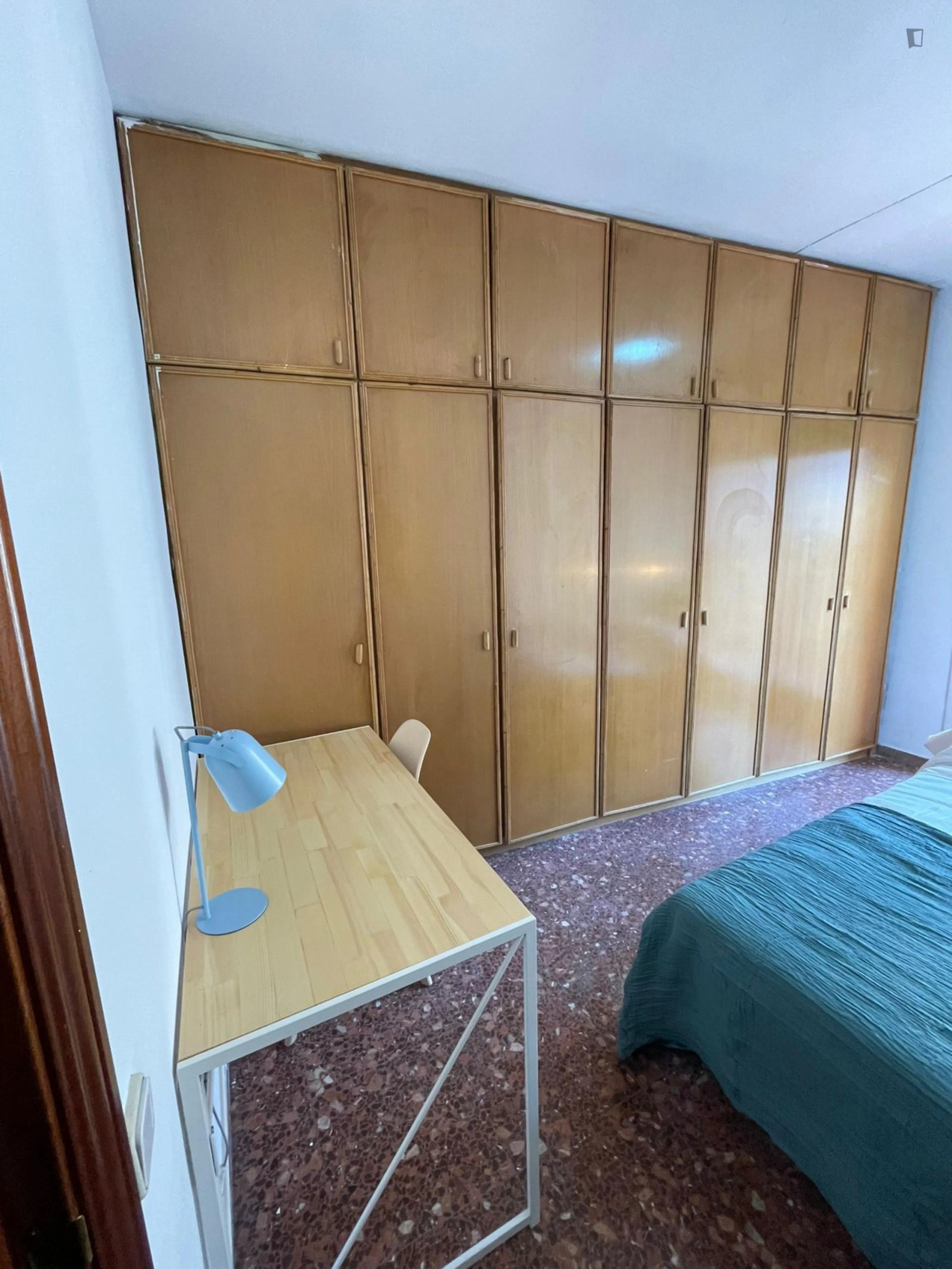 6 Bedroom Apartment ROOM 1