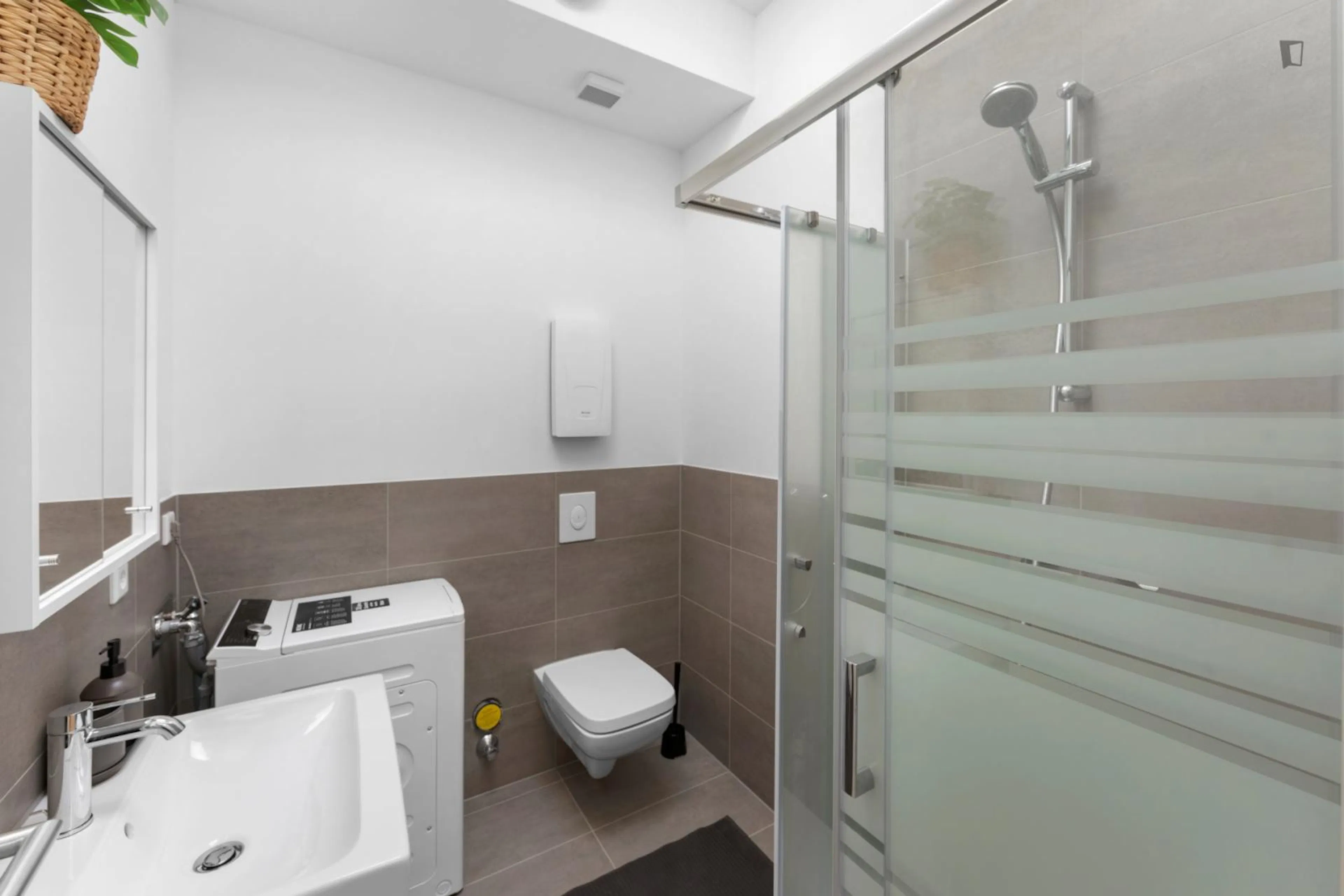 BATHROOM BATHROOM 3