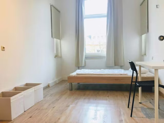 comfy-single-bedroom-near-the-funkenburg-metro-station-dortmund-4 Bed Apartment-1