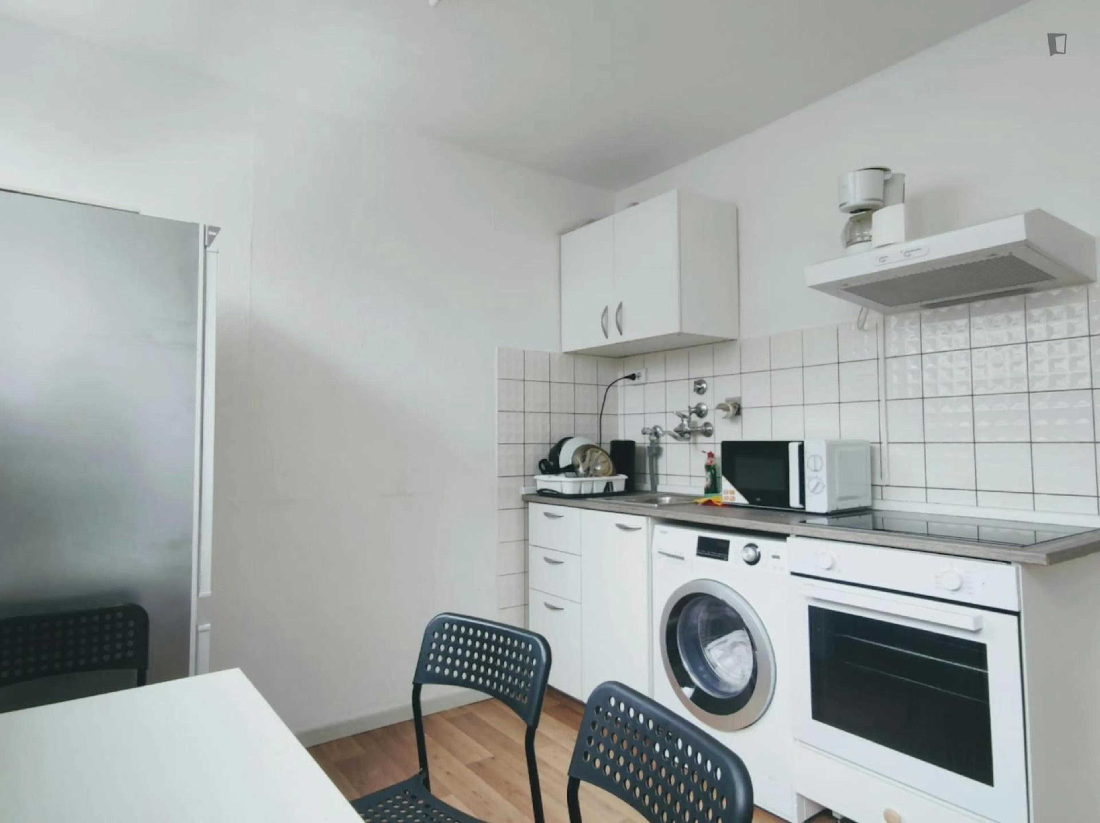 4 Bed Apartment KITCHEN 2