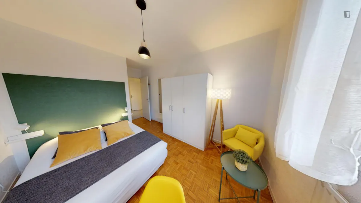 ROOM ROOM