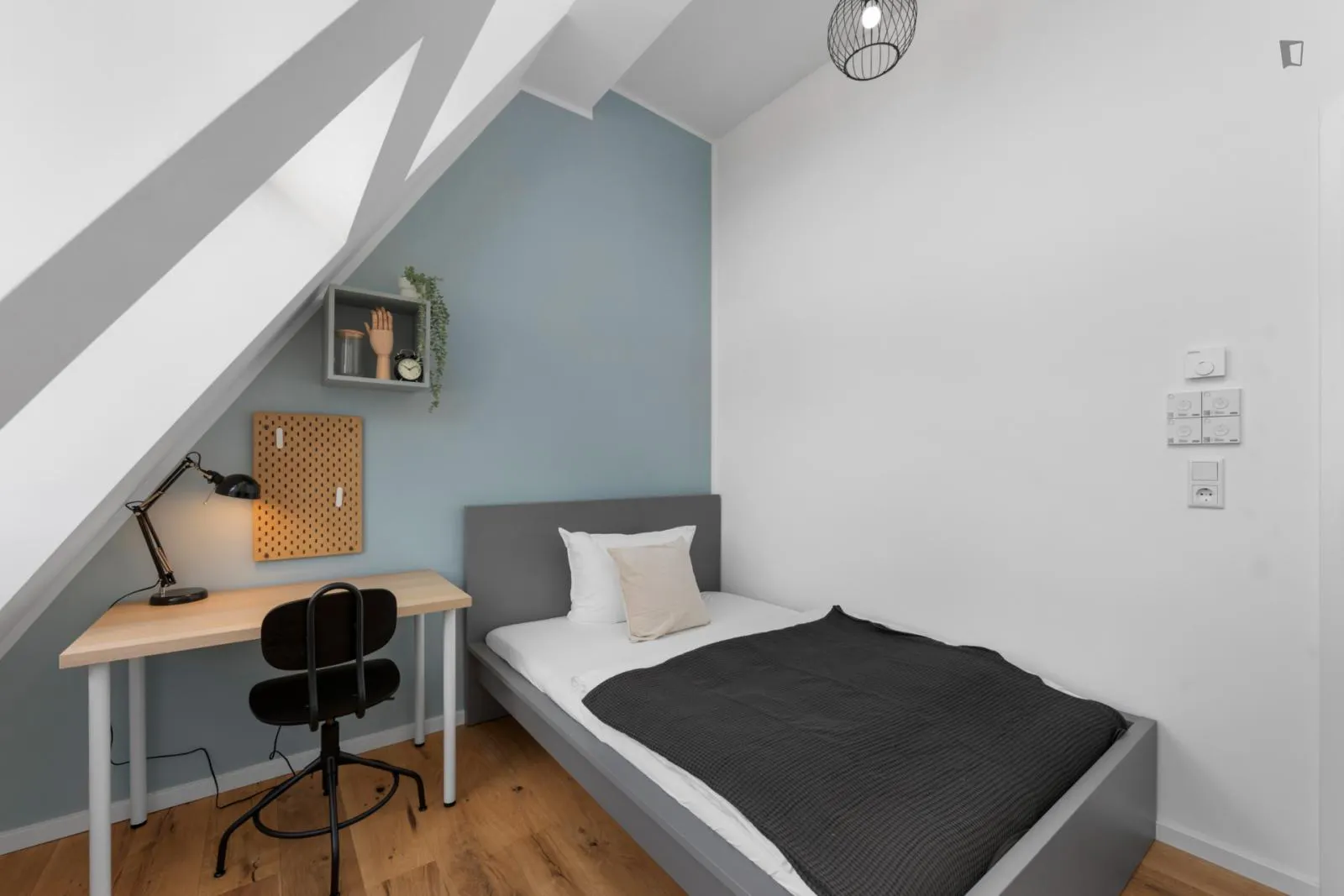 ROOM ROOM 1