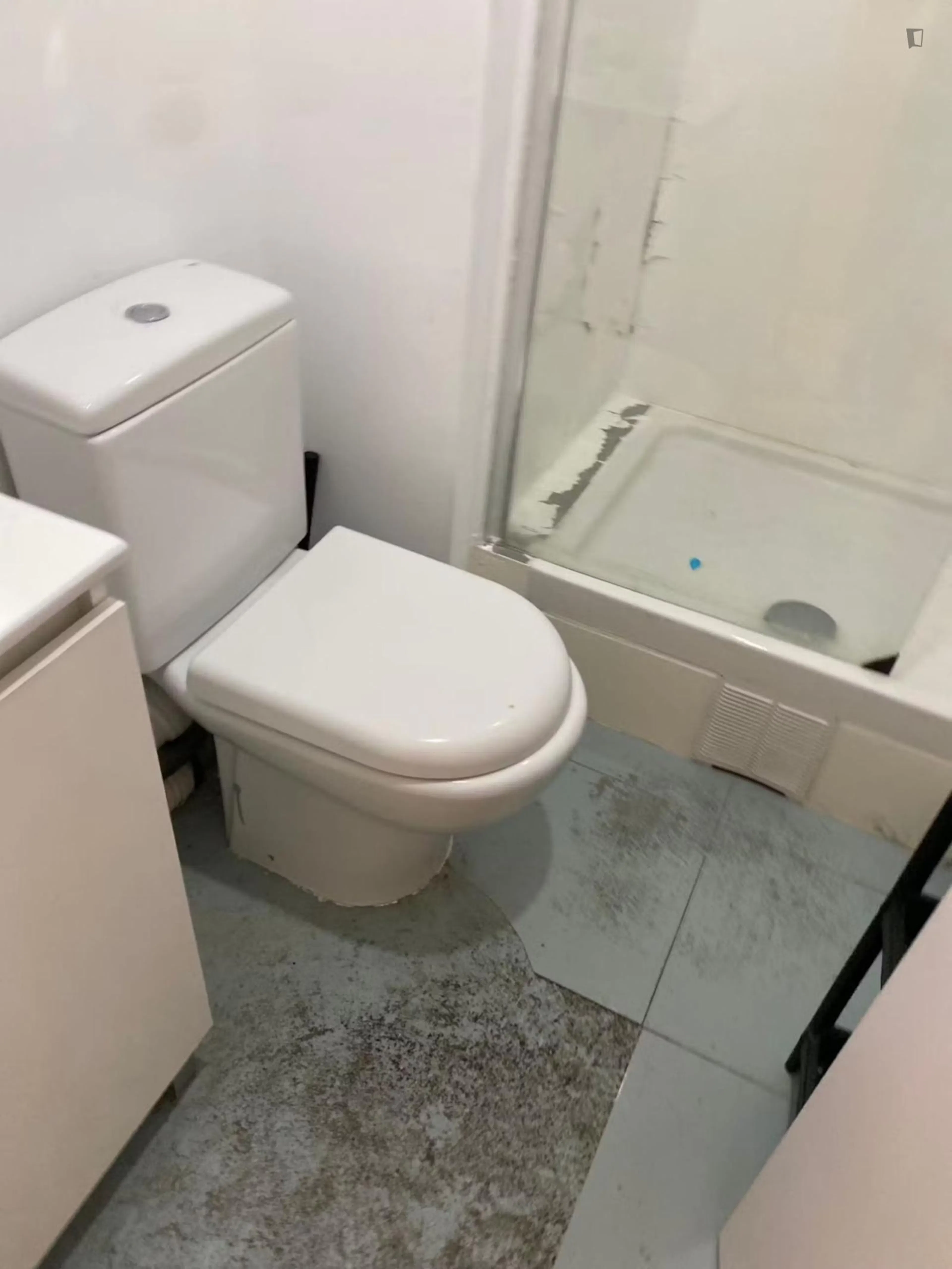 BATHROOM BATHROOM 4