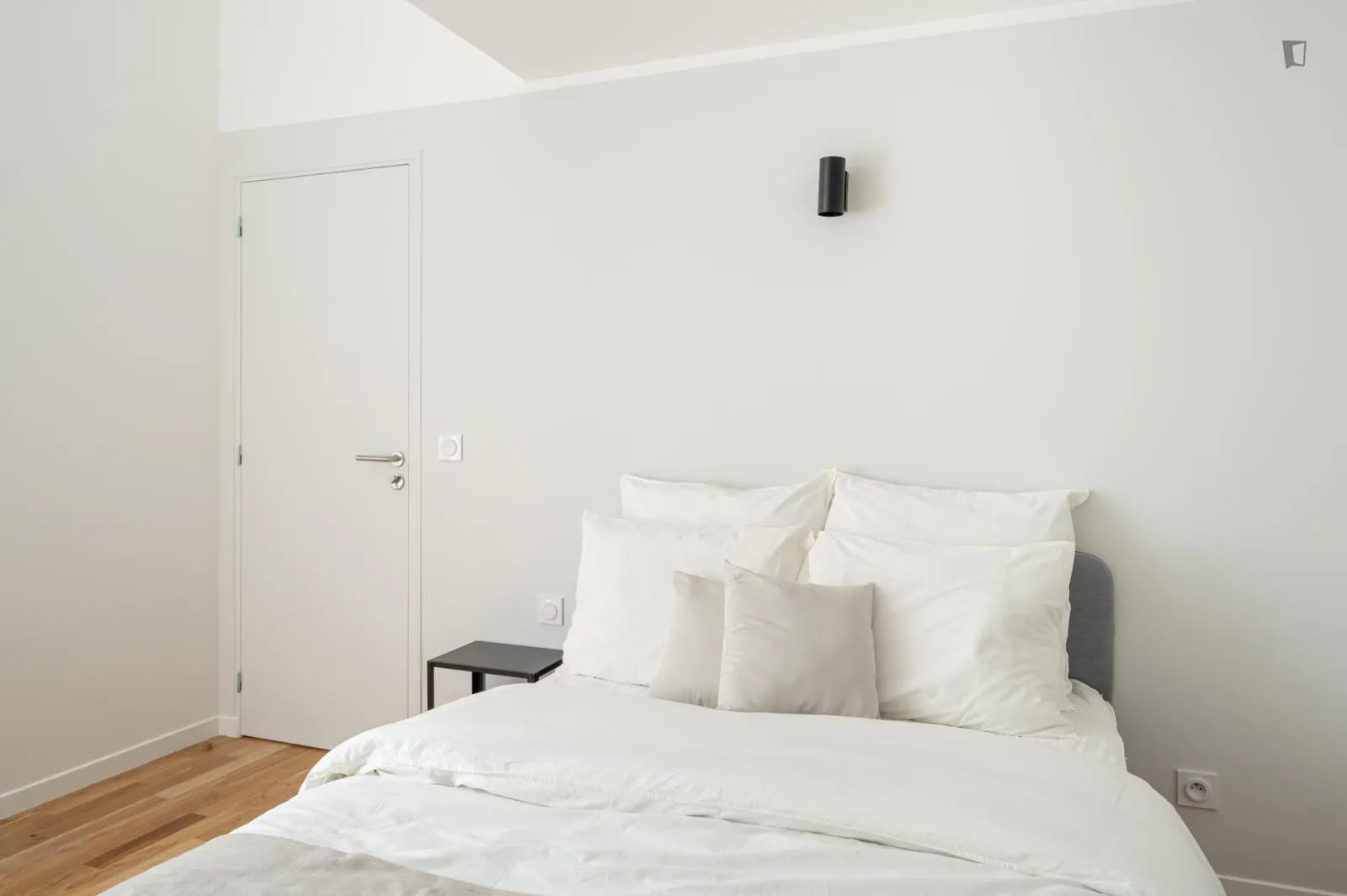 Homely double ensuite bedroom in Roquette ROOM 1