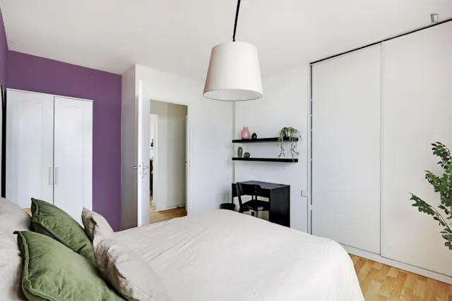 Double bedroom room image 2