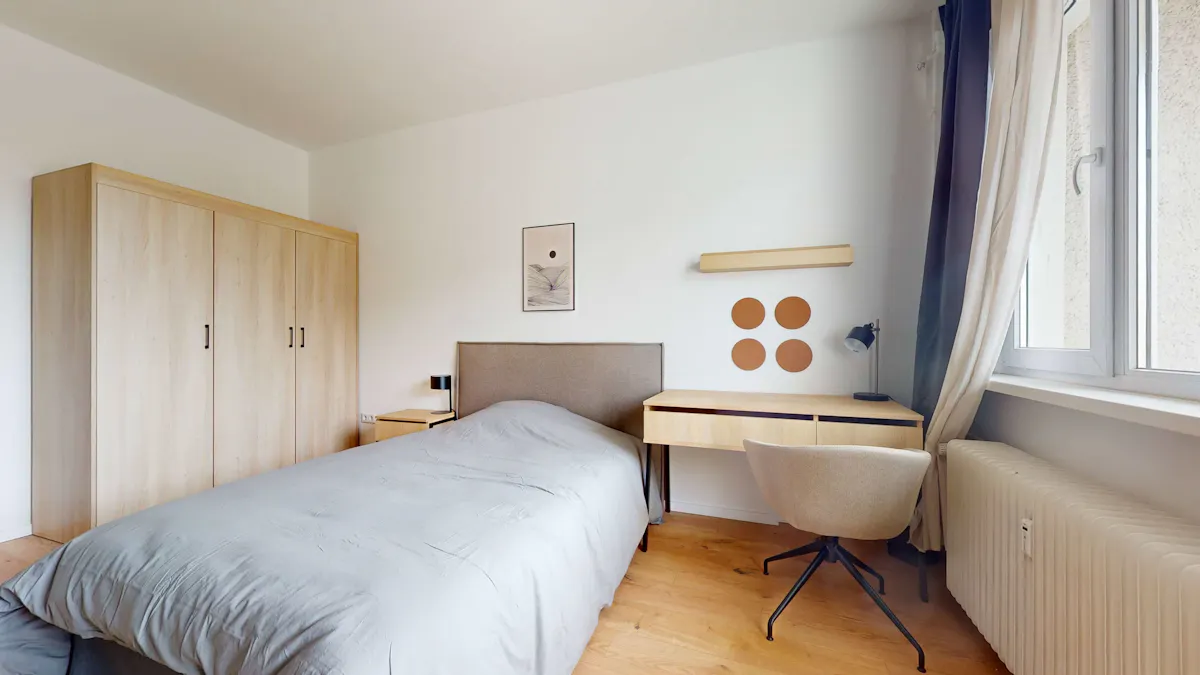 ROOM ROOM