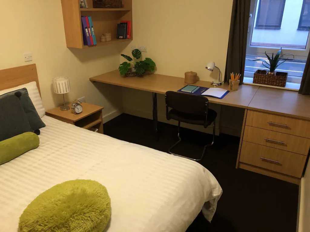 Three Bedroom Apartment UK Guarantor not required