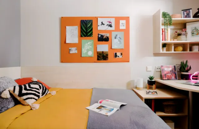 Ensuite: Three Bed Flat Large Standard Double room image 1